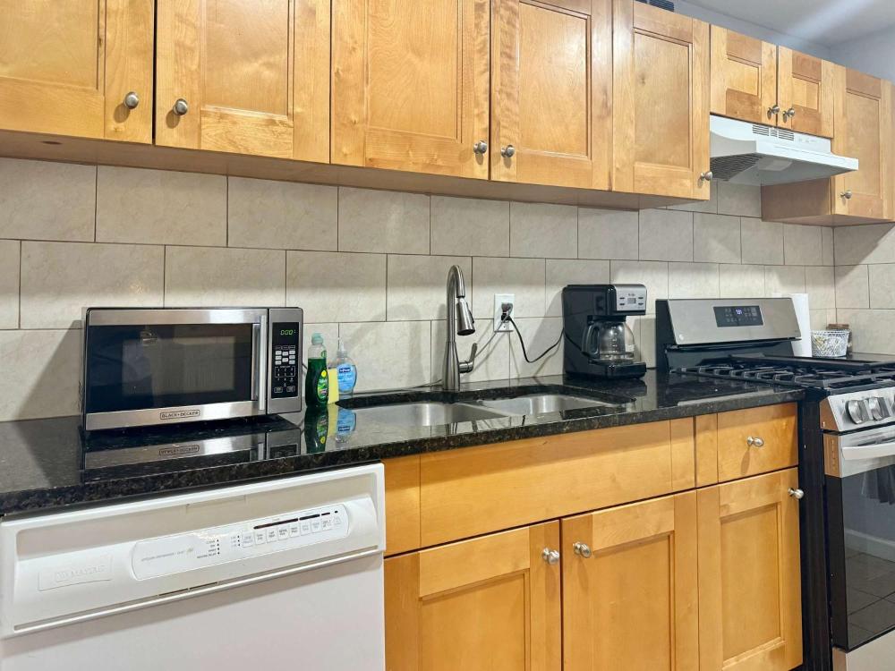 Heart Downtown 2BD NEW Paint floor CITY View LM207